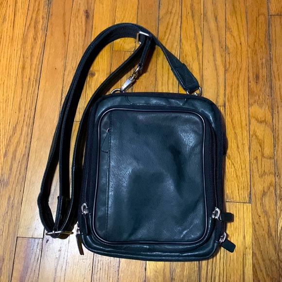 Gun Tote ‘N Mamas conceal carry crossbody handbag - Picture 1 of 9
